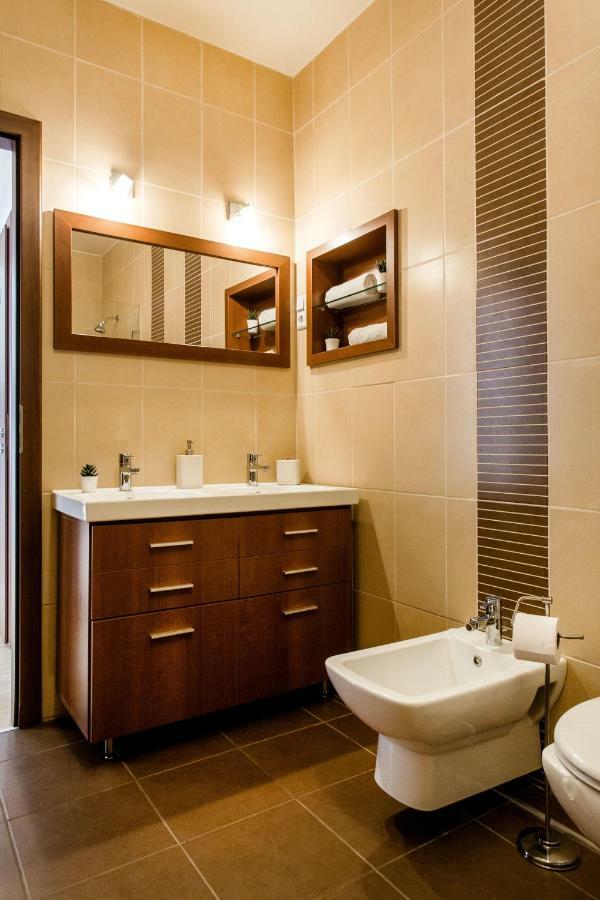 Apartamento Downtown Delight Near The Basilica Budapest Exterior foto